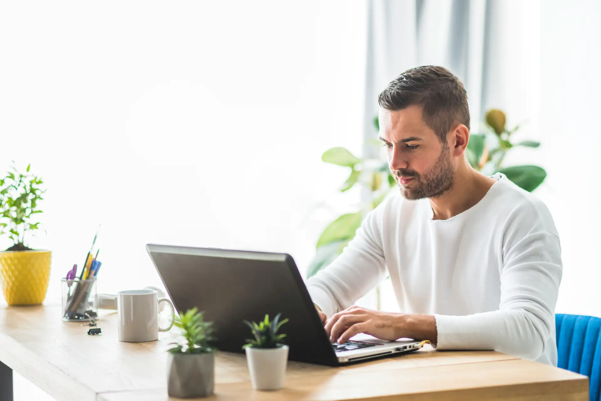 businessman-working-laptop